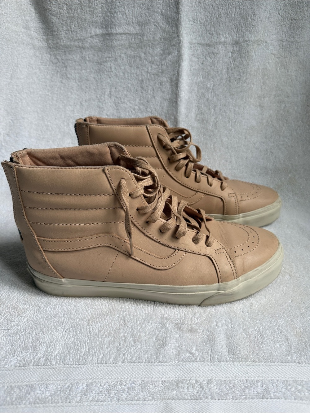 Vans High Top Sneakers in Beige